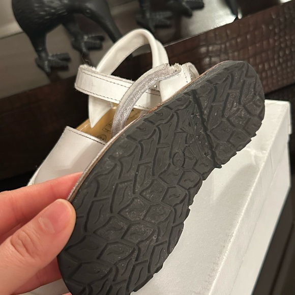 Used White Menorquina Sandals w Adjustable Strap - Picture 3 of 5